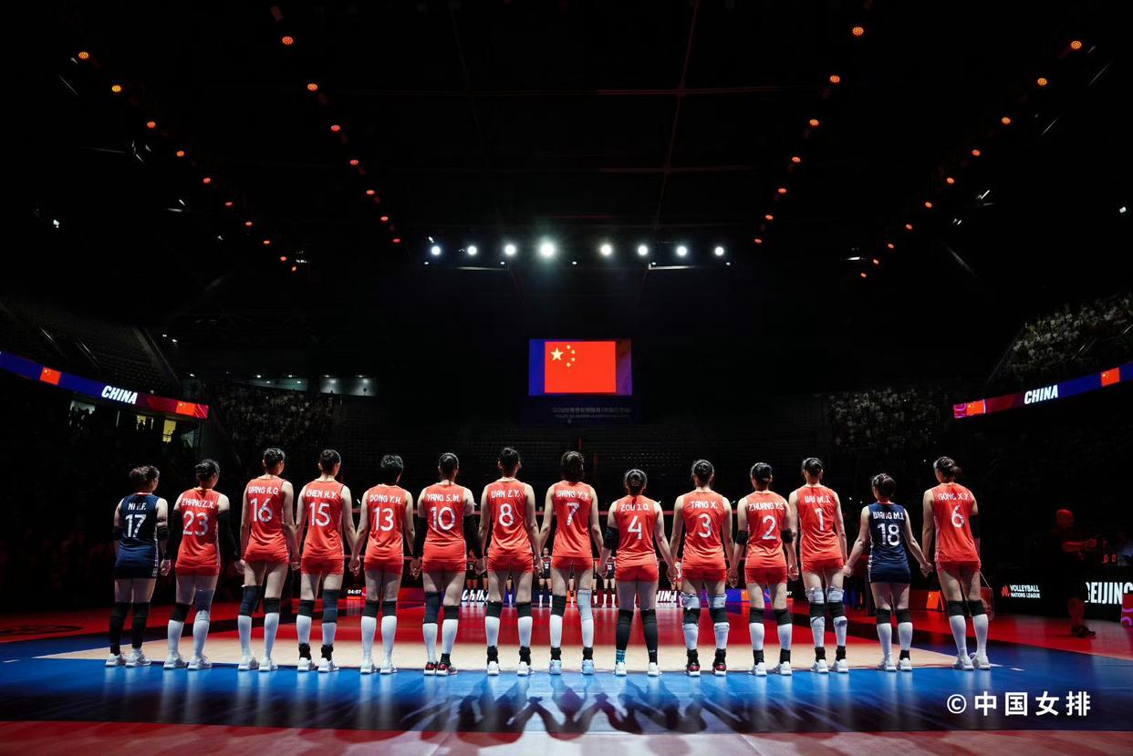 中国女排在香港站实现三连胜，世界排名超越日本，重返亚洲榜首