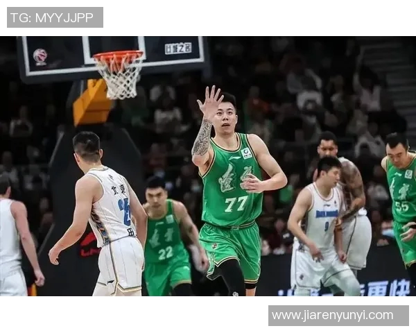 逆转小胜，上海男篮缺少磨合，张镇麟10分下半场爆发 双外援38+16